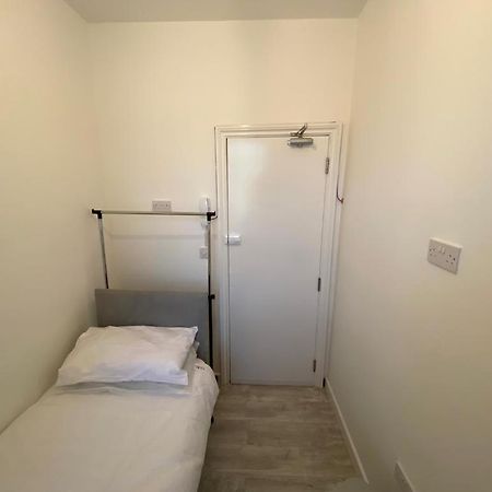 Small Single Room Walking Distance To Hove Station Zewnętrze zdjęcie