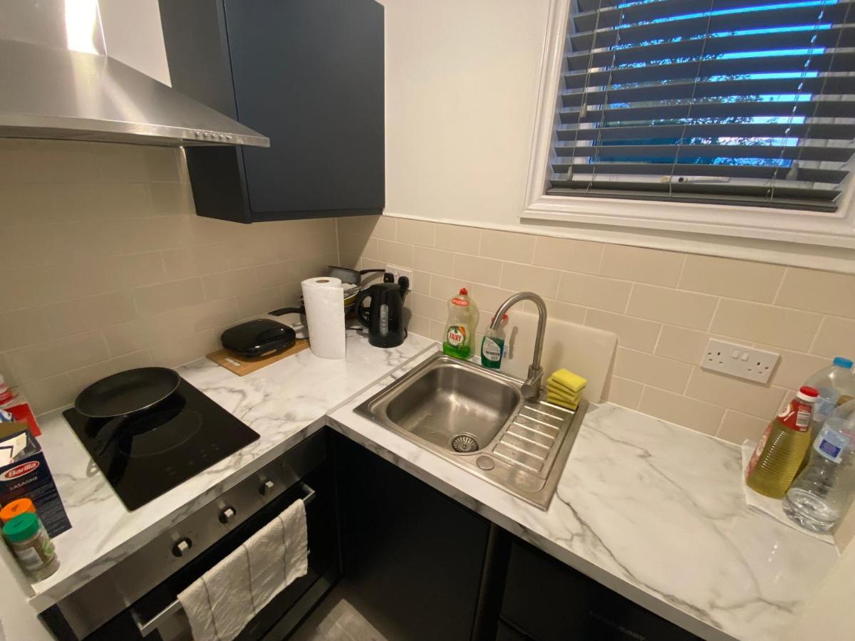 Small Single Room Walking Distance To Hove Station Zewnętrze zdjęcie