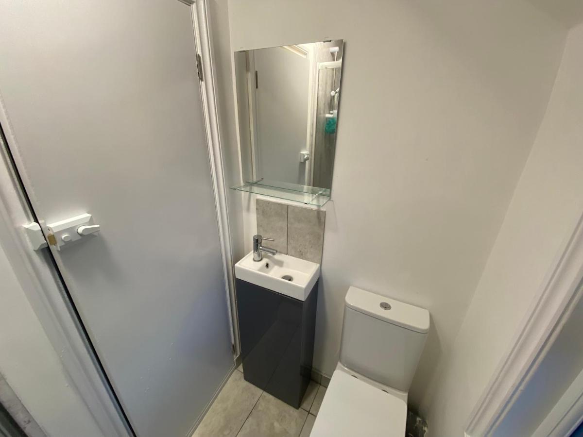 Small Single Room Walking Distance To Hove Station Zewnętrze zdjęcie