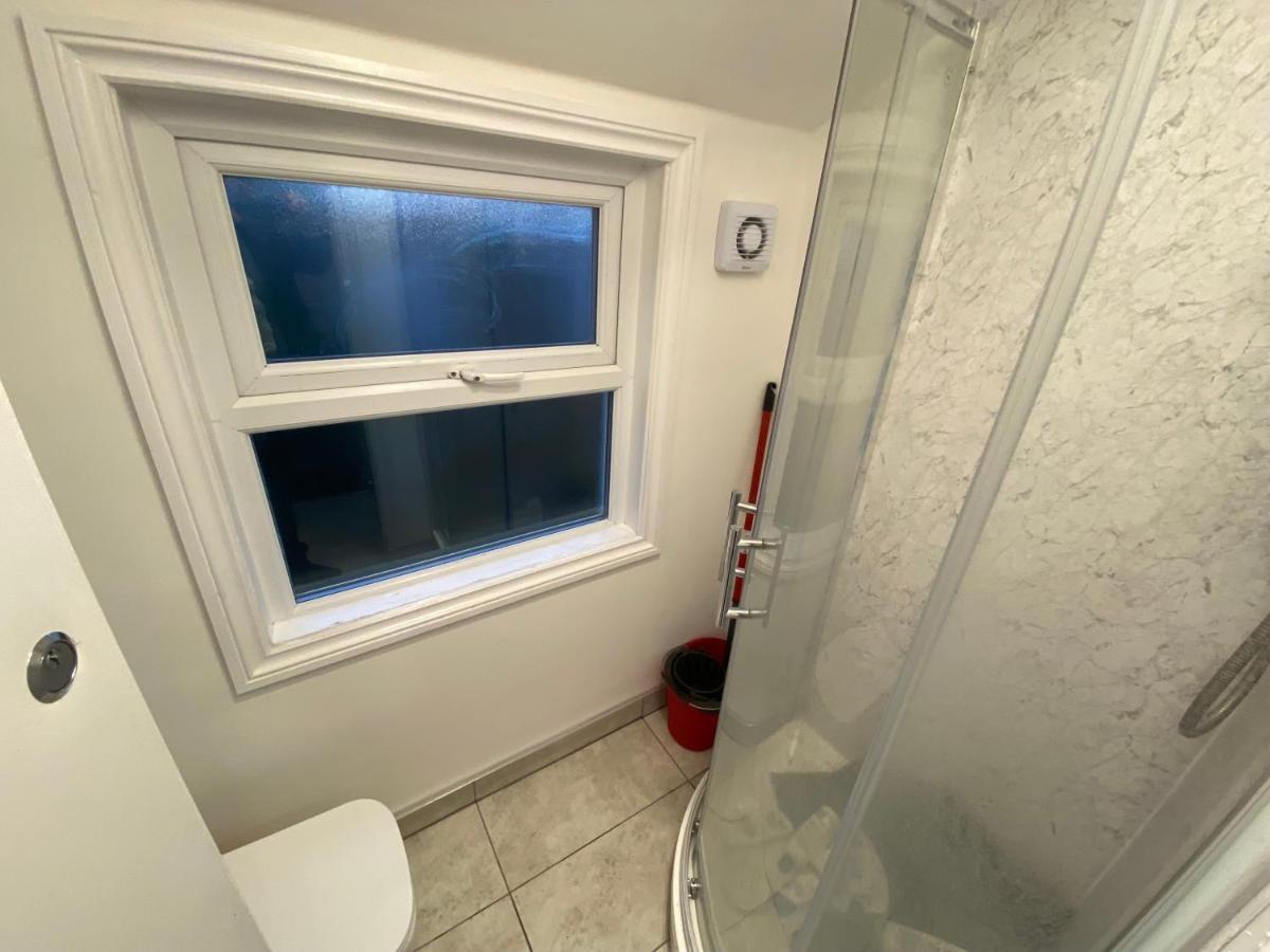 Small Single Room Walking Distance To Hove Station Zewnętrze zdjęcie