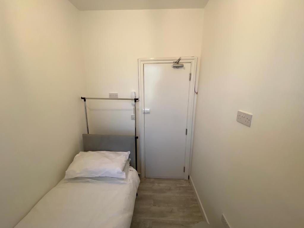 Small Single Room Walking Distance To Hove Station Zewnętrze zdjęcie